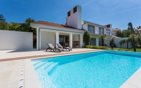 Property building, Patio, Facade/entrance, Day, Activities, Summer, BBQ facilities, Garden, View (from property/room), Balcony/Terrace, Beach, City view, Garden view, Pool view, Sea view, Swimming pool, Swimming pool