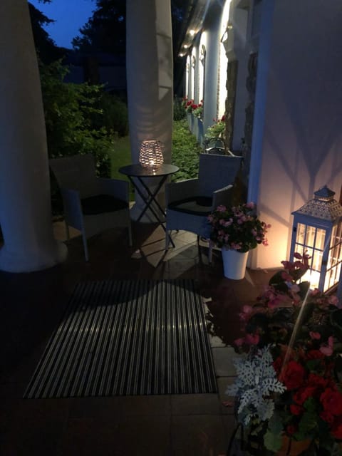 Patio, Facade/entrance