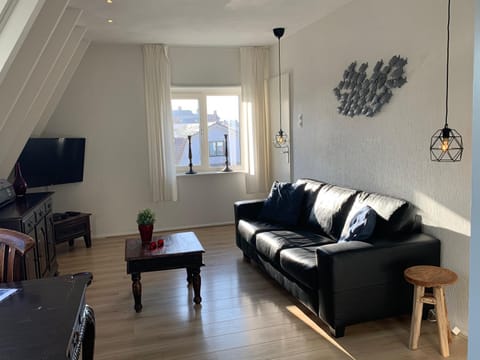 Spring, Living room, Seating area