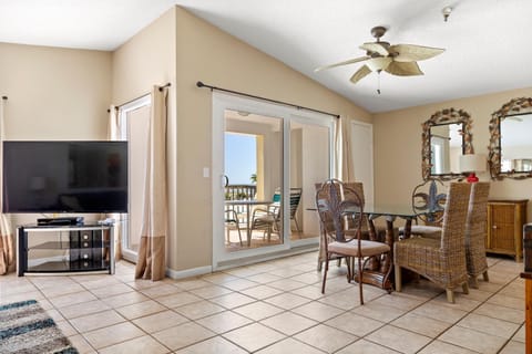Beach View 2b 2.5b Townhouse - Surf Song #342 Apartment in Madeira Beach