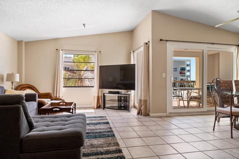 Beach View 2b 2.5b Townhouse - Surf Song #342 Apartment in Madeira Beach