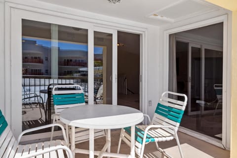 Beach View 2b 2.5b Townhouse - Surf Song #342 Apartment in Madeira Beach