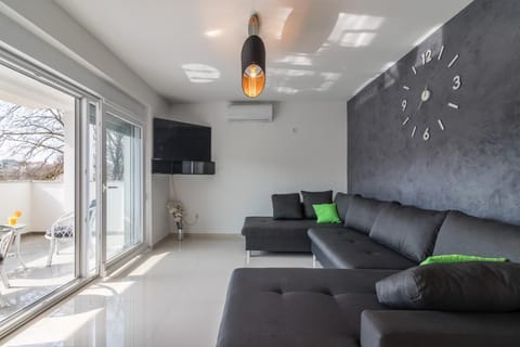 Bed, BBQ facilities, Balcony/Terrace, air conditioner