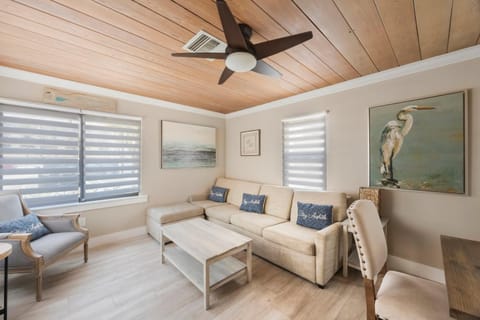 Awesome Florida Cottage - 2b 1b - Surf Song #113 Apartment in Madeira Beach