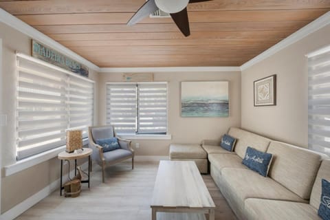 Awesome Florida Cottage - 2b 1b - Surf Song #113 Apartment in Madeira Beach
