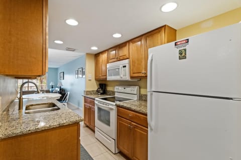 Beach Front Complex Condo - Madeira Norte #106 Apartment in Madeira Beach