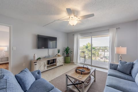 Top Floor John's Pass Village Views - Madeira Norte #503 Apartment in Madeira Beach
