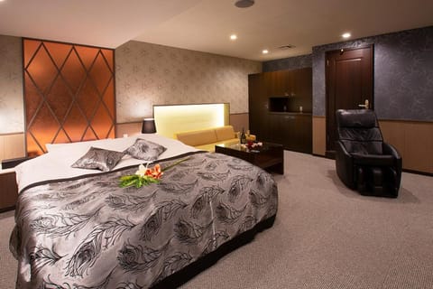 Bed, Massage, Living room, Photo of the whole room, Bedroom