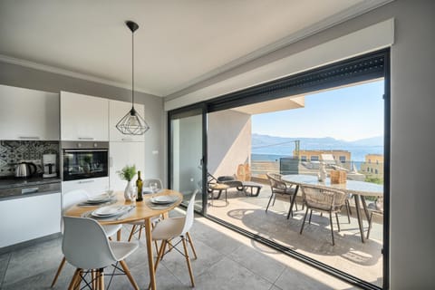 Day, Natural landscape, View (from property/room), Balcony/Terrace, Kitchen or kitchenette, Living room, Seating area, Dining area, Sea view, pet friendly