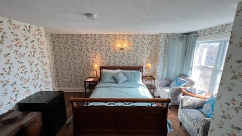 Bedham Hall B&B Bed and Breakfast in Niagara Falls