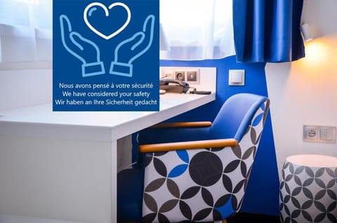 Property logo or sign, Bedroom, Certificate/Award