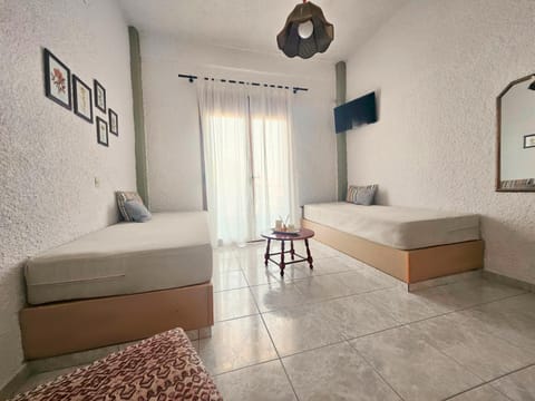 Bed, TV and multimedia, Balcony/Terrace, Living room, Seating area