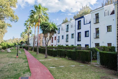 Facade/entrance, Day, Natural landscape, Garden, On site, Garden view