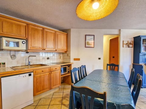 Appartement spacieux au centre station avec balcon, 3 pièces pour 8 personnes - FR-1-425-2 Apartment in Arâches-la-Frasse