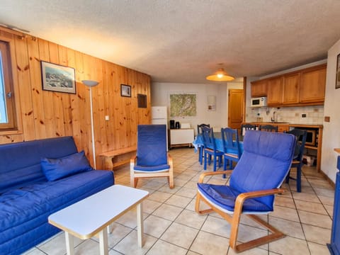 Appartement spacieux au centre station avec balcon, 3 pièces pour 8 personnes - FR-1-425-2 Apartment in Arâches-la-Frasse