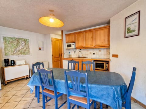 Appartement spacieux au centre station avec balcon, 3 pièces pour 8 personnes - FR-1-425-2 Apartment in Arâches-la-Frasse