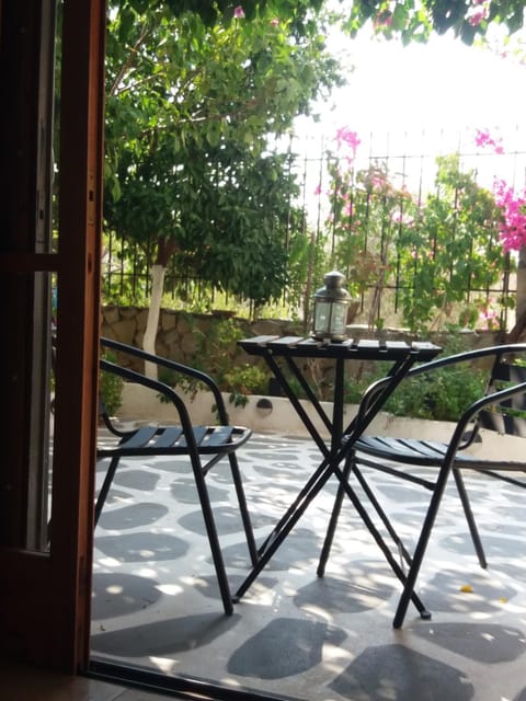 studio in garden Country House in Poros