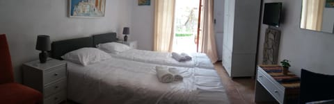 studio in garden Country House in Poros