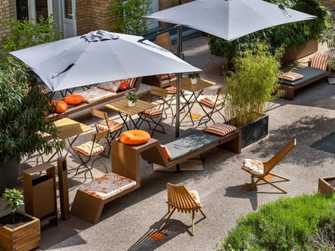 Patio, Spring, Day, Garden, Garden view, sunbed