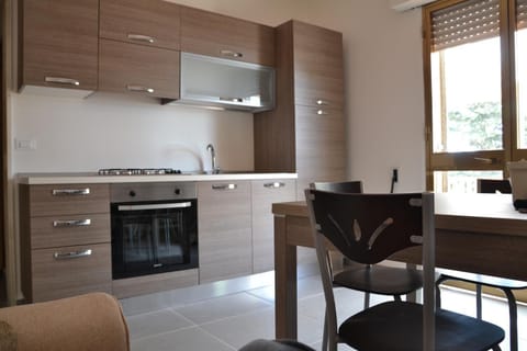 Kitchen or kitchenette, Dining area, Communal kitchen