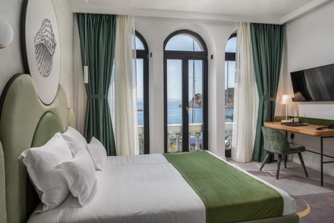 Photo of the whole room, Bedroom, Sea view