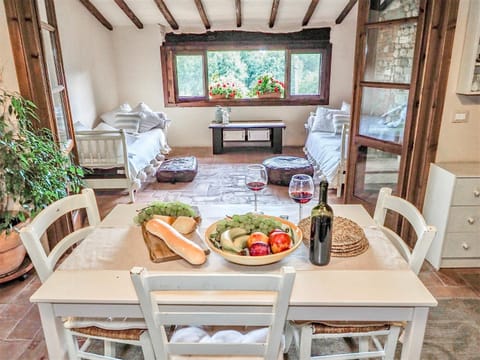 Seating area, Dining area, kitchen