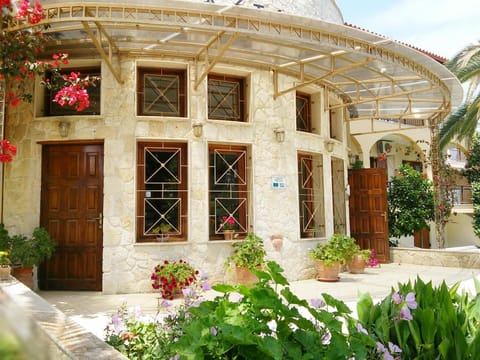 Property building, Facade/entrance, Day