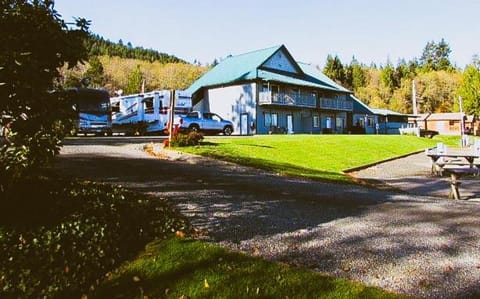 The Waterfront at Potlatch Motel in Hood Canal