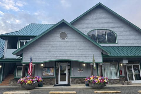 The Waterfront at Potlatch Motel in Hood Canal
