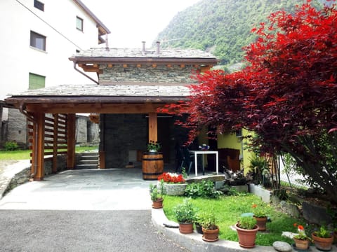 Acero Rosso House in Aosta Valley, Italy
