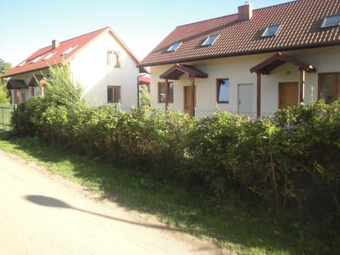 Dębki Domki Bliźniaki Z OGRZEWANIEM House in Pomeranian Voivodeship