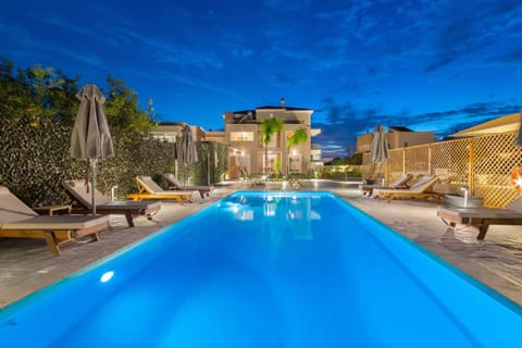 Garden, Swimming pool, Swimming pool