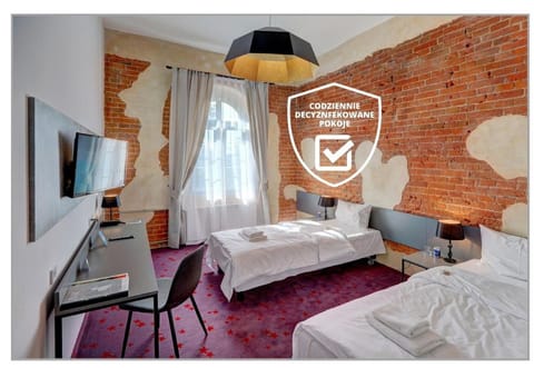 Bed, Day, Photo of the whole room, Logo/Certificate/Sign, Bedroom
