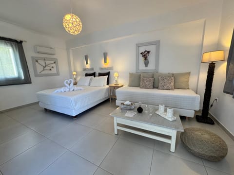 Property building, Bed, Living room, Photo of the whole room, Bedroom