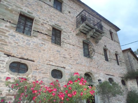Facade/entrance