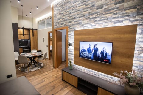 Communal lounge/ TV room, TV and multimedia, Kitchen or kitchenette, Living room, Seating area, Dining area, Evening entertainment