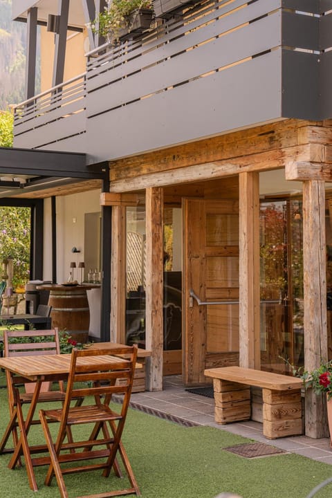 Property building, Garden, Balcony/Terrace