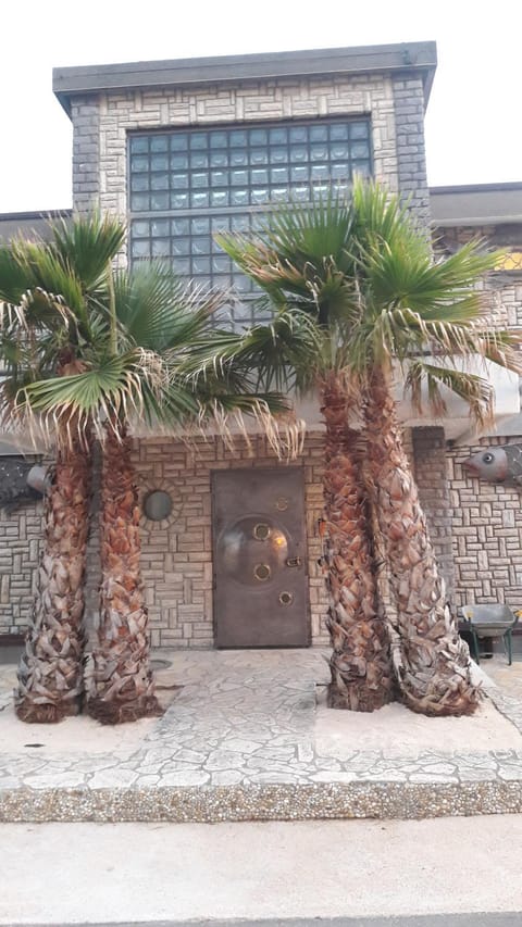 Patio, Facade/entrance