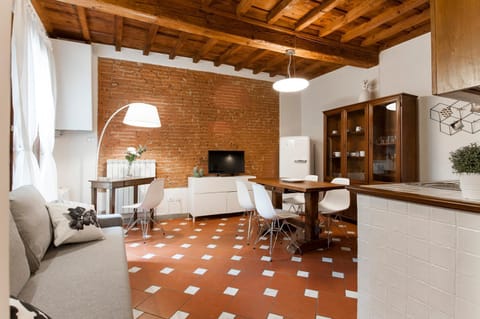 Kitchen or kitchenette, Living room, Photo of the whole room, Seating area, Dining area