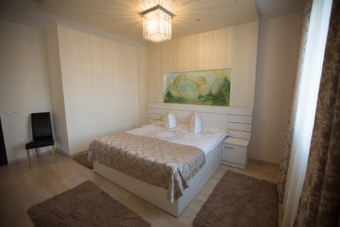 Photo of the whole room, Decorative detail