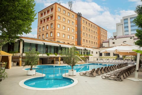Swimming pool