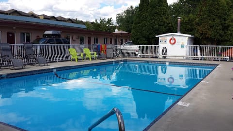Swimming pool, Swimming pool