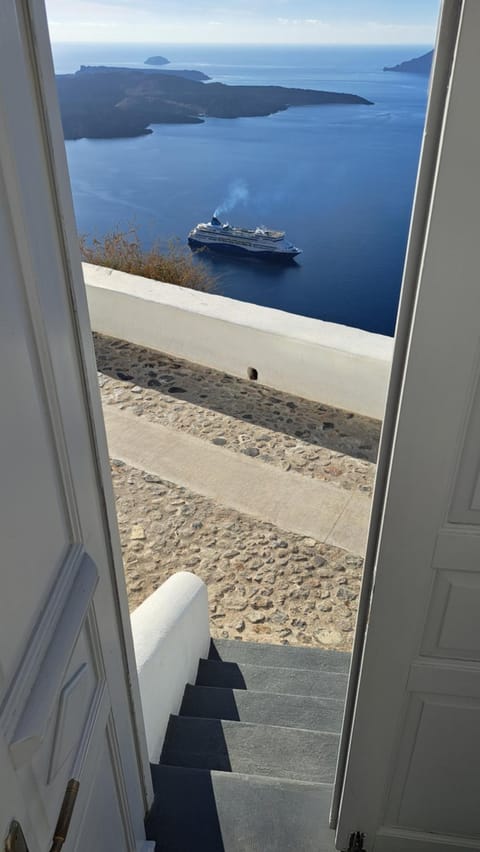 Facade/entrance, View (from property/room)