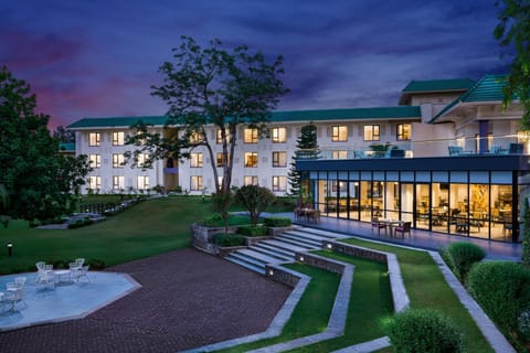 Property building, Restaurant/places to eat, Garden