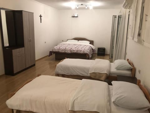 Shower, Toilet, Patio, Bed, BBQ facilities, Garden, Bathroom, Coffee/tea facilities, View (from property/room), Balcony/Terrace, Kitchen or kitchenette, Seating area, Dining area, Animals, Bedroom, Pets, City view, Garden view, Landmark view, Mountain view, Street view, cot, Quiet street view, Inner courtyard view