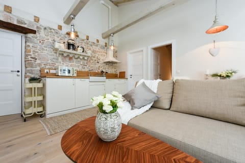 Kitchen or kitchenette, Living room