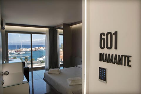 Balcony/Terrace, Bedroom, City view, Landmark view, Sea view
