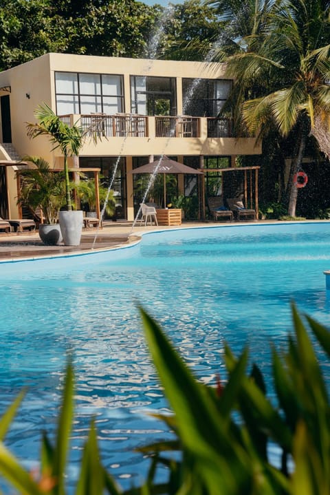 Day, Swimming pool