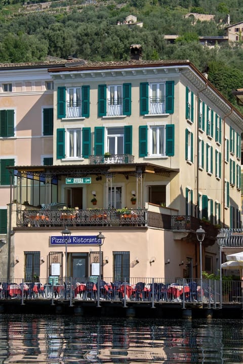 Property building, Balcony/Terrace, Lake view
