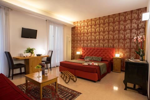 Bed, TV and multimedia, Bedroom
